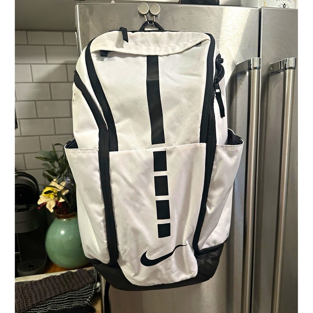 Nike Elite 32L Large Backpack White/Black Zip Padded Adjustable 4-Pocket